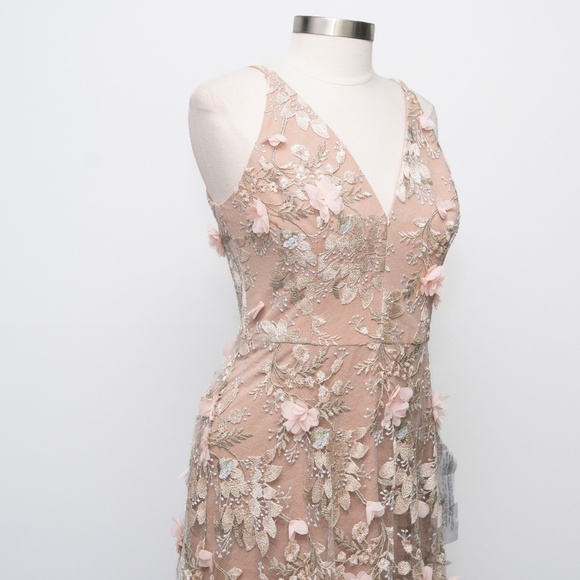 Dress The Population | Sidney Deep V-Neck 3D Floral Lace Gown - Picture 9 of 14